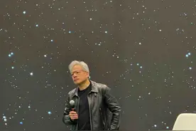 独家提问黄仁勋：英伟达不再是“卖芯片的”，它是全世界的根基图片