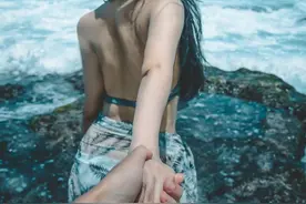 离婚后，我和九个美女流落荒岛图片