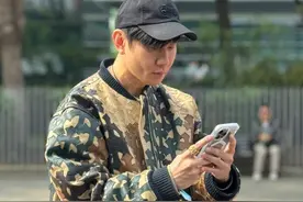 林俊杰上身价值20w的克罗心夹克图片