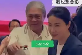 霍启刚晒儿女正面照，霍中曦似太爷，霍中妍复制了奶奶的五官图片