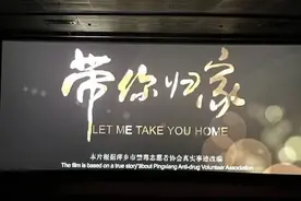 退伍军人独自归家获暖心留言，让我们一起见证这份感动！图片