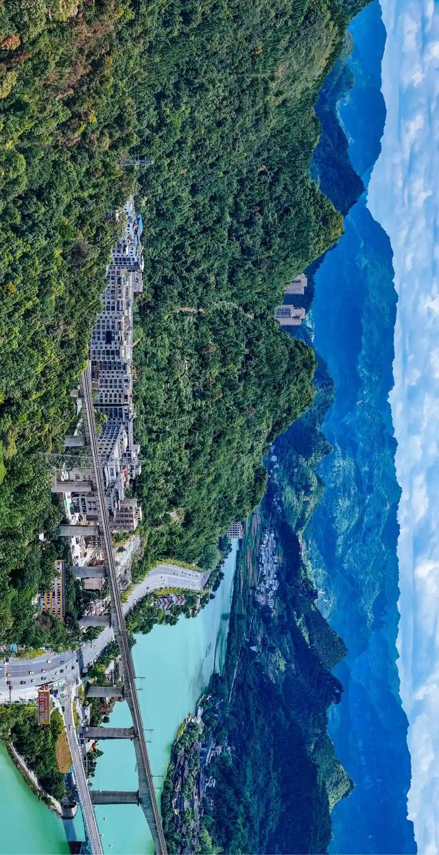 贵州梵净山脚下的避暑秘境，一站式体验荷海、竹海、溶洞、漂流