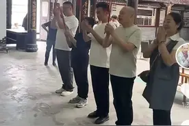 厉家宗祠几柱香，怀远迟到了好多年！从此只管挺直腰，背后有父亲图片