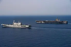担心成胡塞的活靶子？美航母从红海跑路，解放军东风导弹早有演示图片