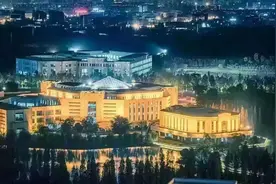 大学老师是不是不用坐班，有课就去上，没课可以不去学校?图片