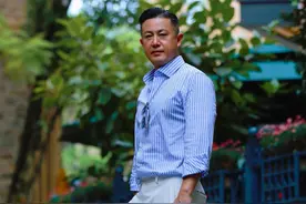 中年男人，衬衫尽量别穿“花哨、夸张的”，换成这3种，更有品味图片