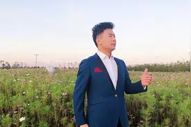 民歌王子张映龙与草帽姐：各唱《我是一条小河》，谁更胜一筹？图片