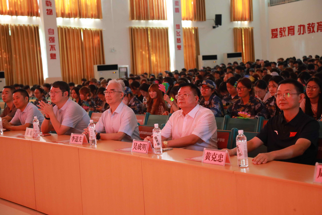 金秋聚滨湖 青春启新程—合肥滨湖职业技术学院举办2026年迎新晚会 - 今日头条