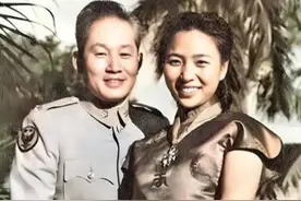老照片：6位国军高级将领与妻子合影，她们貌美如花，难得一见！图片