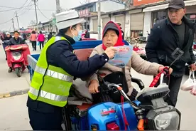 除了戴头盔，2025年2月起，电动车、三轮车上路，迎“4个新要求”图片