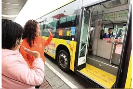 安全感满满！桂林83路公交线9名司机轮流护送12岁“特殊”女孩“上学路”图片