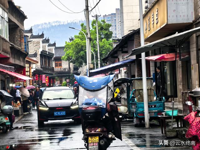 陕鄂交界的这宝藏小城，真是陶渊明的桃花源，在老街逛吃停不下来
