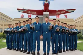 穿云、过雾、桶滚、筋斗……长春这些高中生真“上天”了！图片