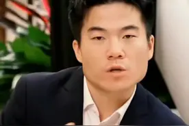 当代韩信董宇辉，当众被撵仍面带微笑，历尽职场悲欢坚守善良本心图片