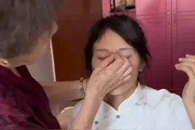 来自奶奶的爱，怀远媳妇不舒服，奶奶直接上手给孙媳妇揪痧图片