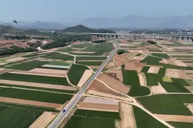 时评：农村道路“焕”新颜 修路便民暖人心图片