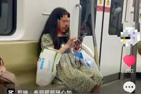 “吐了又怎么了？你报警啊！”女子地铁车厢内吐痰，乘客制止反遭怼图片