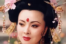 同样是唐妆，把殷桃周迅和林芳兵放一起看，女星审美差距就出来了图片