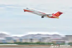 飞翔的新疆图片