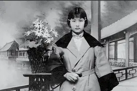 海盗打劫客船，猛然瞥见一女子，跪地惊呼：怎么是您？并叩首而退图片