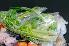 塑料袋为什么不能直接放冰箱？有什么坏处，看后才知道，涨知识了图片