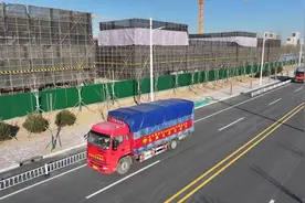 河北辛集：首批北京新发地农副产品进京直通车发车图片