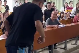 农业大学老师带猫狗助教上课图片