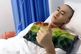 他曾是国家一级运动员，三次开颅变面瘫，如今回村当网红帅气依旧图片