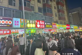 “现在桂林路胡同还能进来10个人”，吉林“五一”步行街里人气旺图片