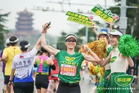 以奔跑之名，聚健康之力：家佳康携手2025武汉马拉松“悦”high“跃”健康图片
