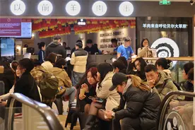上海街头韩国游客“浓度”飙升！“周五下班去中国”为何成为韩国年轻人的新潮流？图片
