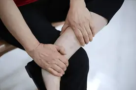 长期脚上有脚气的人，一般都逃不过这四大原因，看看你都知道吗？图片