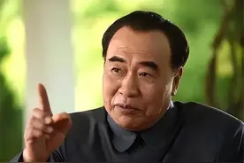演员王伍福：一生只演朱老总，从不走穴，康克清见他后激动得落泪图片