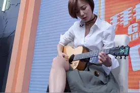 40岁的王珞丹又被骂上热搜，她是真的很爱秀脚图片