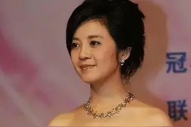 她是央视“最嚣张”女主持人，做小三，借子上位逼走原配嫁入豪门图片