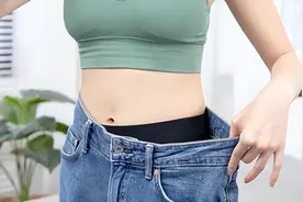 女性身体的这些部位，为啥总是黑黑的？图片