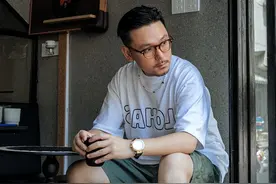 中年男人，要多穿这3种色的运动鞋，舒适百搭有质感，谁穿谁夸！图片