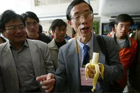 北大教授陈平：靠“批美”捞金数亿，晚年住美国豪宅，反美斗士？图片