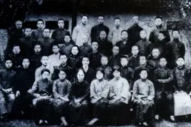 她是“名冠湘江”的才女，爱上毛泽东一生未嫁、36岁香消玉殒图片