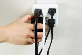 空调1个月不拔插头耗多少电？内行人说出实情，赶紧告知家里人图片