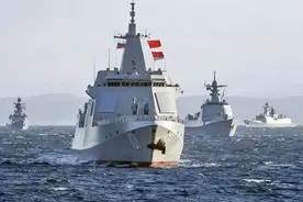 港媒：在南海，055南昌舰击败美军“咆哮者”战机图片