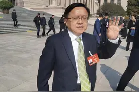 全国政协委员吕国泉：建议针对AI制定保障就业政策措施图片