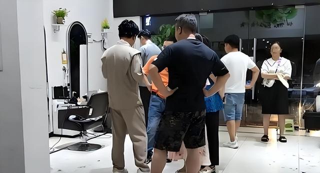 全国理发店开始倒闭潮！明明没有电商冲击，为啥还会自己干到黄？