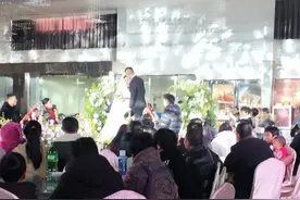 农村婚礼：父母致词非常重要！代表了一个人的形象和对儿女的期望图片