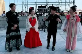 商家笑麻了！河南之行，董宇辉是如何插入手机广告的？网友：丝滑图片