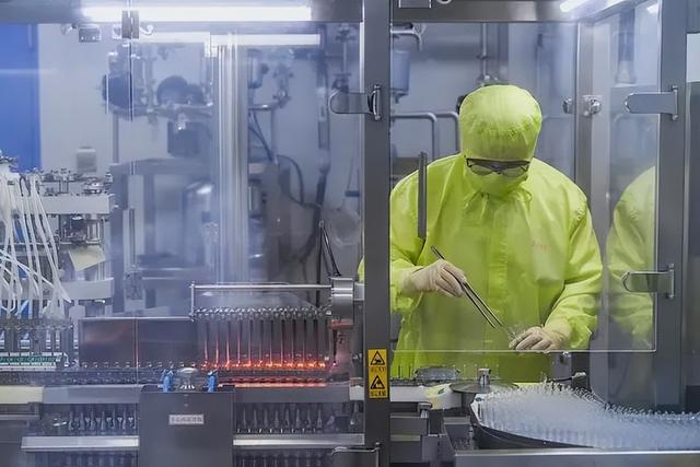 稀土还没搞明白，中国又抓住新命脉，西方罕见认栽，这次纯怨自己