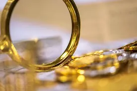 “一个金手镯，涨了快1万元”图片