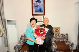 景德镇市委领导走访慰问老领导老同志图片