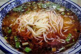 众多网友评价兰州拉面:面馆开了三年，牛只受了轻伤！图片