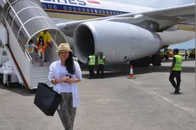 韩国美女组团来中国旅游，刚刚下飞机就哭了，被中国发展深深震撼图片